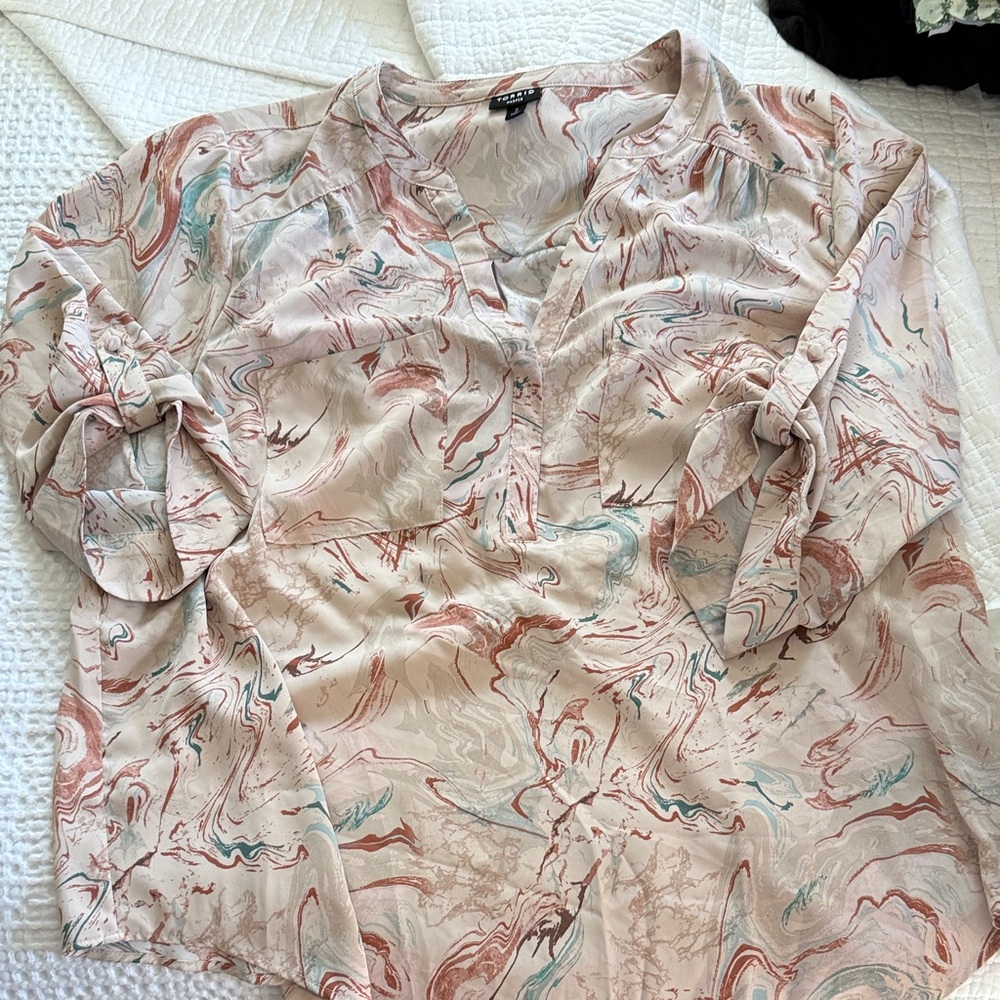 Torrid Harper Marble Print Blouse in Cream and Pink